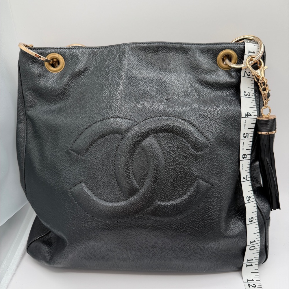 CHANEL Authentic Caviar Tote Bag - Picture 4 of 16